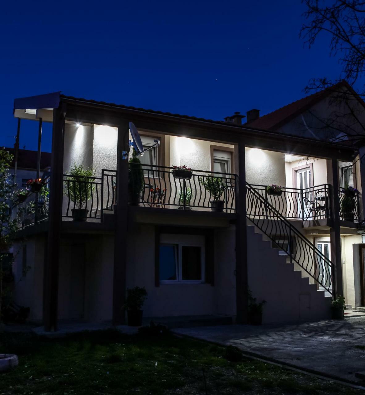 Studio Kaca Cetinje Kültér fotó
